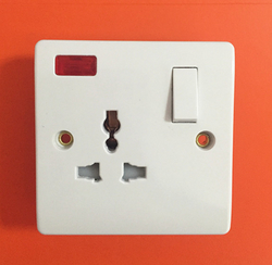 Electrical 3 Pin Switched Socket  Light 13A Switch