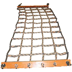 SCRAMBLE NET WITH WOODEN SPREADERS