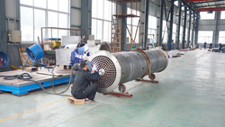Shell and tube condensor